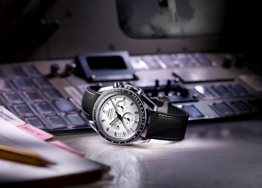 Omega Speedmaster Apollo 13 Silver Snoopy Award 311.32.42.30.04.002