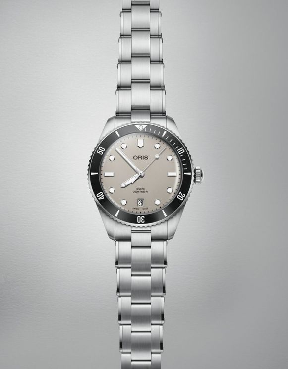 Oris Divers Sixty‑Five Date Stainless Steel / Beige / Bracelet 01